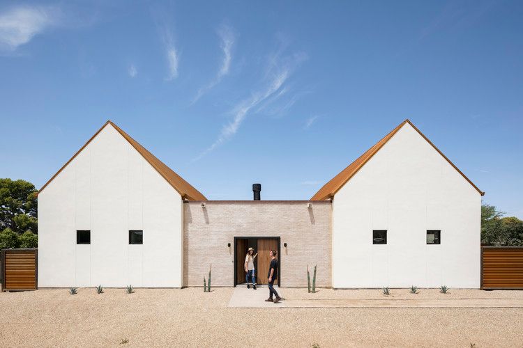 halebole's tweet photo. 10 (More) Houses and Their Inhabitants: The Best Photos of the Week 
https://t.co/v9bnEZvPGK https://t.co/IDvOh3bXv4