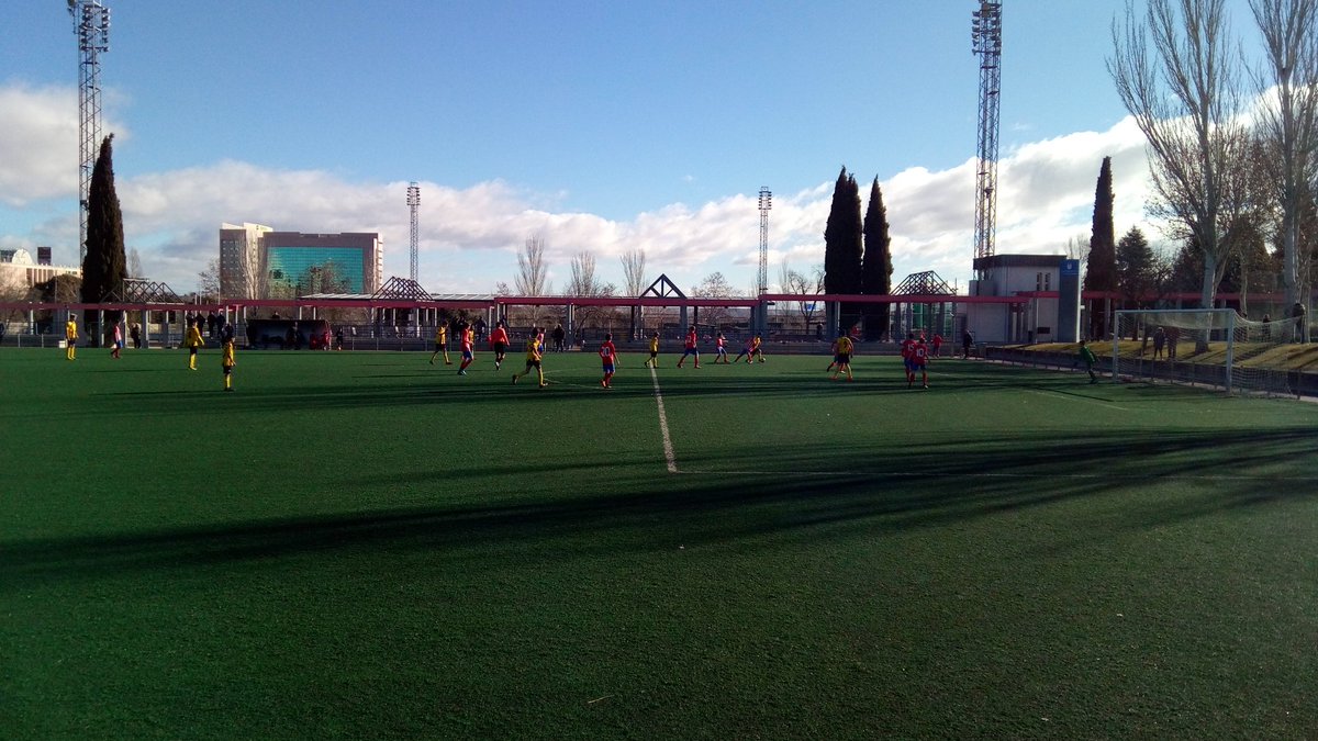 pablocapi12's tweet photo. Enorme partido hoy del EQUIPO!!
Jugando juntos contra un equipo rápido y con las ideas muy claras.
Fuertes en defensa y rápidos arriba, buen control en el centro y si algo falla pues esta Carlos que es un #MiniOblak 🙌🙌
Hoy ayudando con una asistencia...
#ASeguirCreciendo 🔵🔴 https://t.co/dlFNyIR0Xg