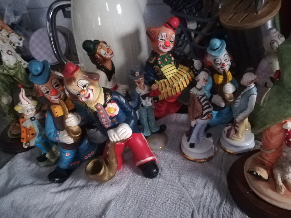 Folkcoastalgirl's tweet photo. Clean shiny ornaments again #housemission https://t.co/F7q3ul7T77