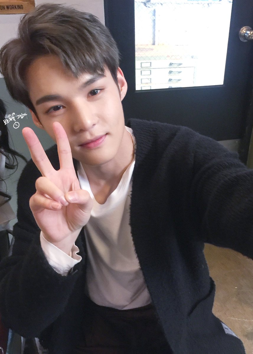 theshadow_sejun's tweet photo. 180127 올첵 티타임 
귀엽고 멋있고 분위기있고 하.....ㅠ_ㅠ
#빅톤 #임세준 #보조개속그림자 @VICTON1109 https://t.co/kKTMx1LAfX