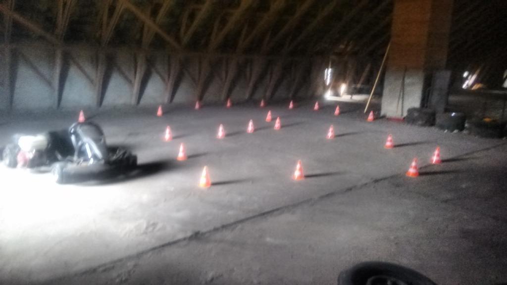 Eigenes Go-kart✅
Eigene Kartbahn✅
☺🙌👍👍👍