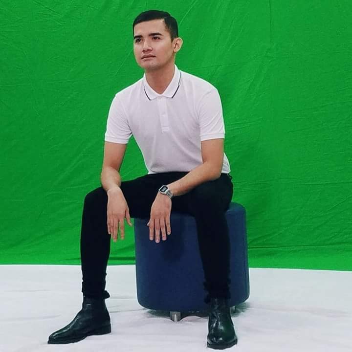 alwayscarlson's tweet photo. Ang hirap mag kunwaring hard ha. Isang sako ng holcim cement kinain ko para kunwari masculine pero may bakas padin ng pagka-marshmallow ang inyong lingkod. May pilantik ang mga daliri. Charot. 💅👸🏻
#BarbieProblems
#behindthescenes https://t.co/hGdXL7EAPd