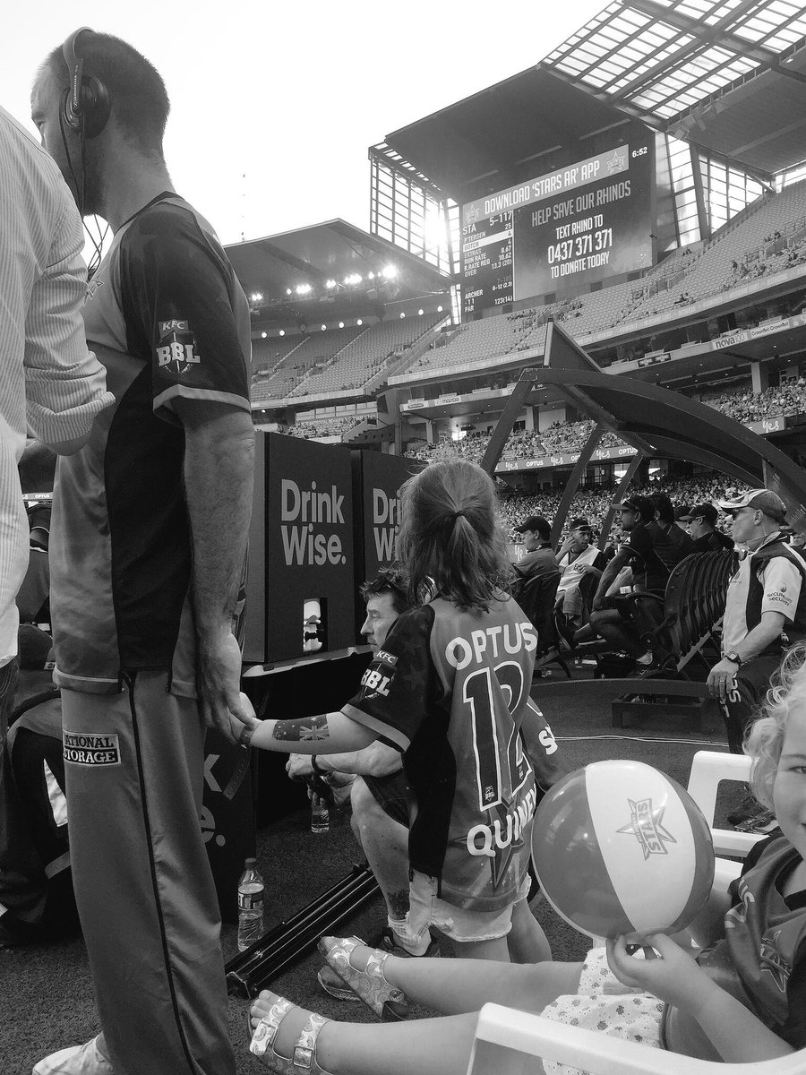 AndyMaherDFA's tweet photo. A couple of proud little girls as their Dad does what he’s done for one last time.
Well played @BobbyQuiney. #BBL07 https://t.co/zJ7nQ2xGZe