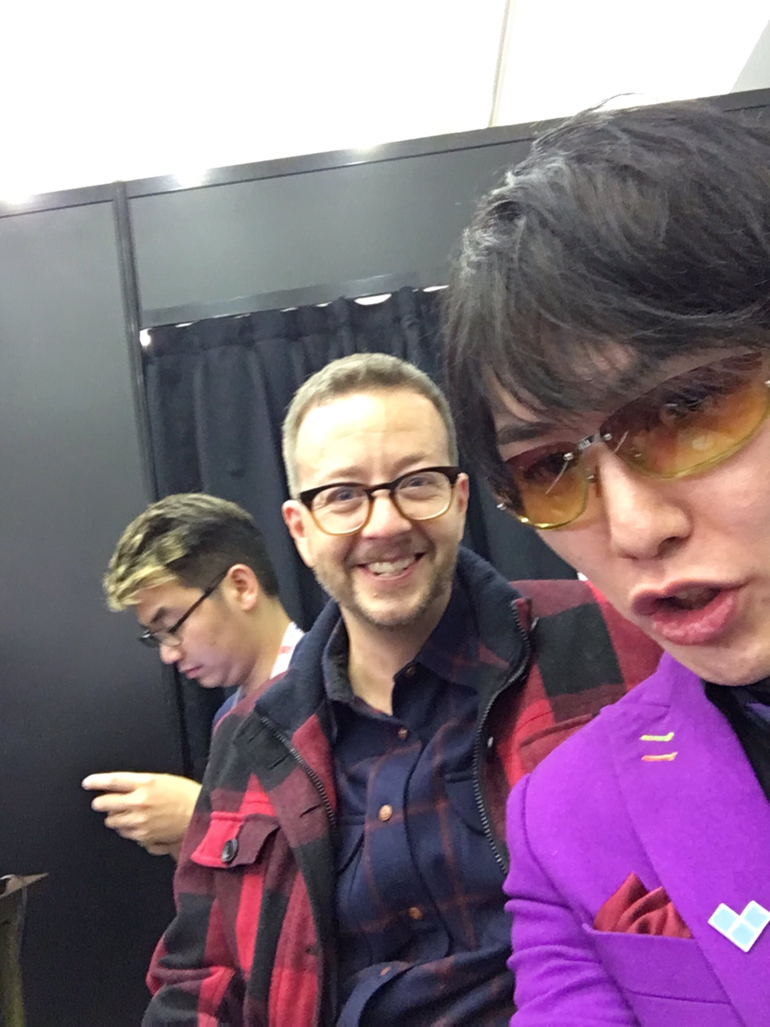 アール Aru Evojapan グローバル配信席にてセス キリアンと話をしてたらevoのピンをくれた こりゃ凄い記念だわ 正装 にまた彩が加えられた瞬間である T Co 6kw34iqj8i Twitter