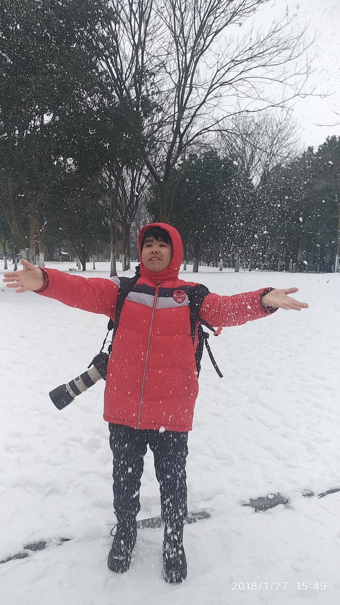 fumeng888's tweet photo. The wuhan river beach. https://t.co/6yN6RPhbce
