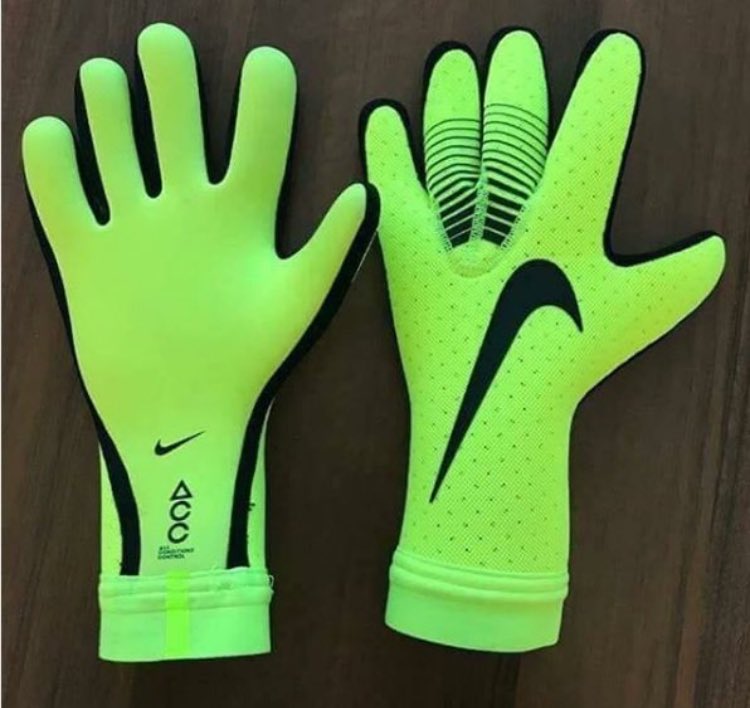 new nike goalkeeper gloves 2018