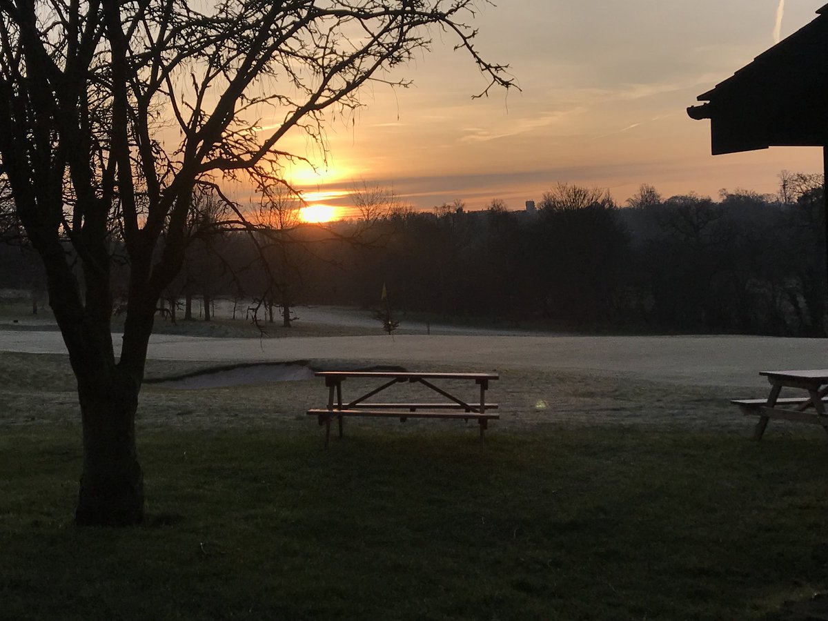 pga_sarah's tweet photo. Frosty Morning But Looking Like The Suns Going To Shine Through! ❄️⛳️ @SaffronWaldenGC #EarlyStarts #SaturdayMornings #LadyProfessional @swreporter24 @centenaryswgc19 @EssexPhotograph https://t.co/v0Eur7aWLT