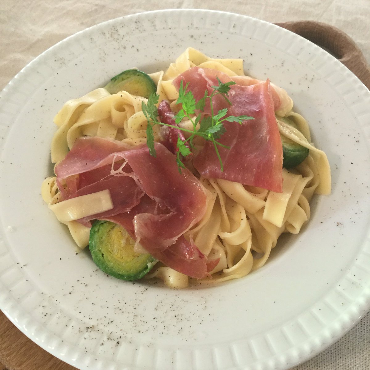 手紙社 على تويتر 手紙舎2ndstory ディナーに芽キャベツと生ハムのパスタはいかがでしょうか まだまだ寒い日が続きます が 春の走りの芽キャベツをご堪能いただけます 菜の花と海の幸のリゾットなどもご用意しております 合わせてお楽しみくださいませ 1月27