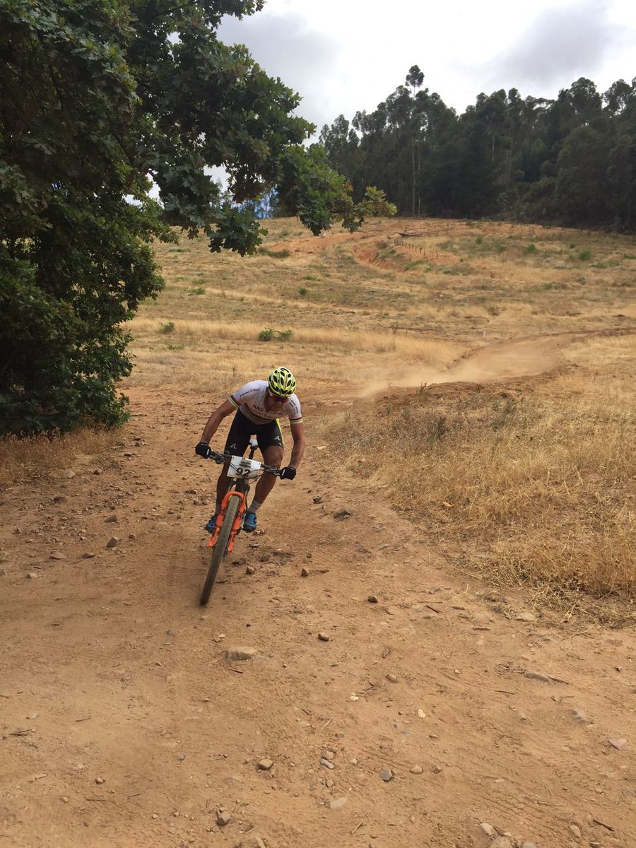 IqelaEvents's tweet photo. #Albanlakata passing final water point. #TransBreedeUltra @DuToitskloof https://t.co/XszIXCTAup