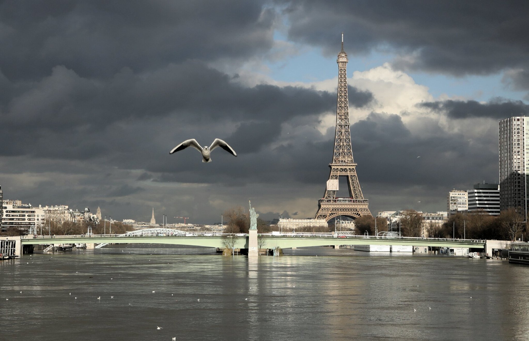 Paris je t'aime !  - Page 4 DUiOBhVWAAAuinD