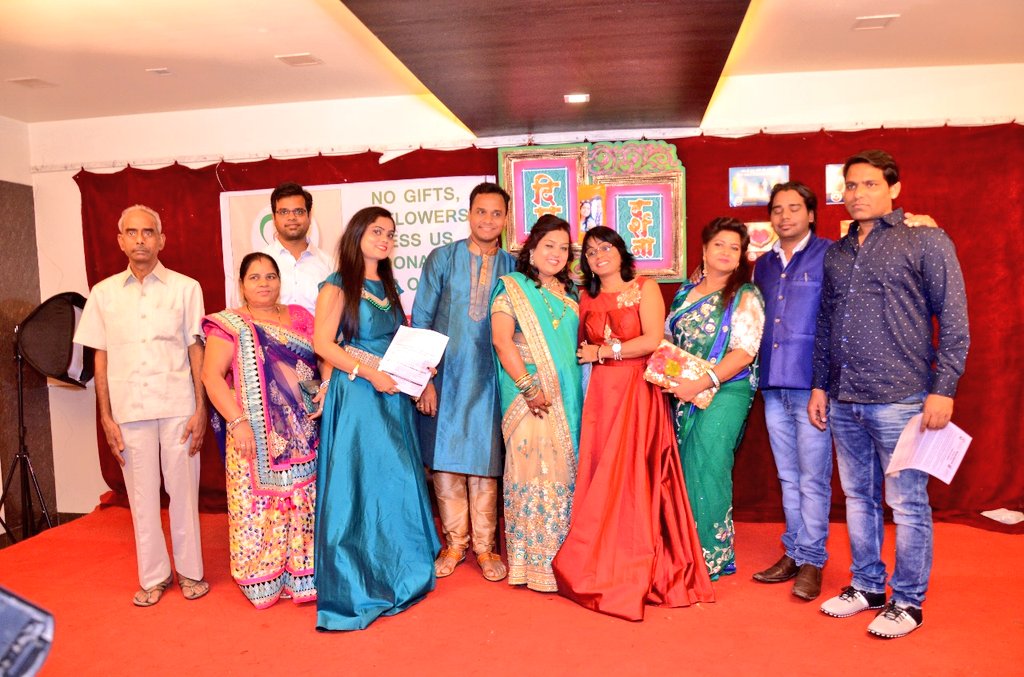 DrkamalJ's tweet photo. Newly wedded Couple sign #OrganDonation pledge form on their Wedding reception day. @GiantsInt_NGO Bhiwandi Group was invited to motivate guests. 
A strong social Message by Deepak &amp; Darshana to society. 
Be an #OrganDonor Donate Organs and save lives @ShainaNC @girishdmahajan https://t.co/MZhjZt7HET