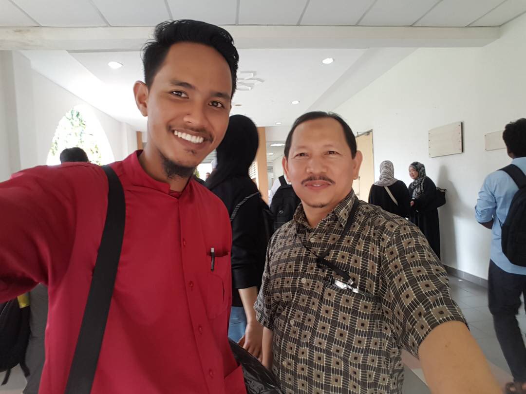 Qalam_Thanawi's tweet photo. Done registered for my Master Degree, a new phase of my life. knowledge and me cannot be separated, so please welcome my tough moment of 2 years, NEXT π΅π΅ #cpsworld #postgraduate https://t.co/zzMTzQhXoc