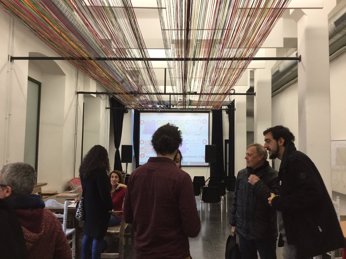 joventutcat's tweet photo. Els primers participants al #particampsalt @saltjove @ateneucomacros ,amb ganes de debatre sobre participacio i joventut! https://t.co/GyKojRLnXM