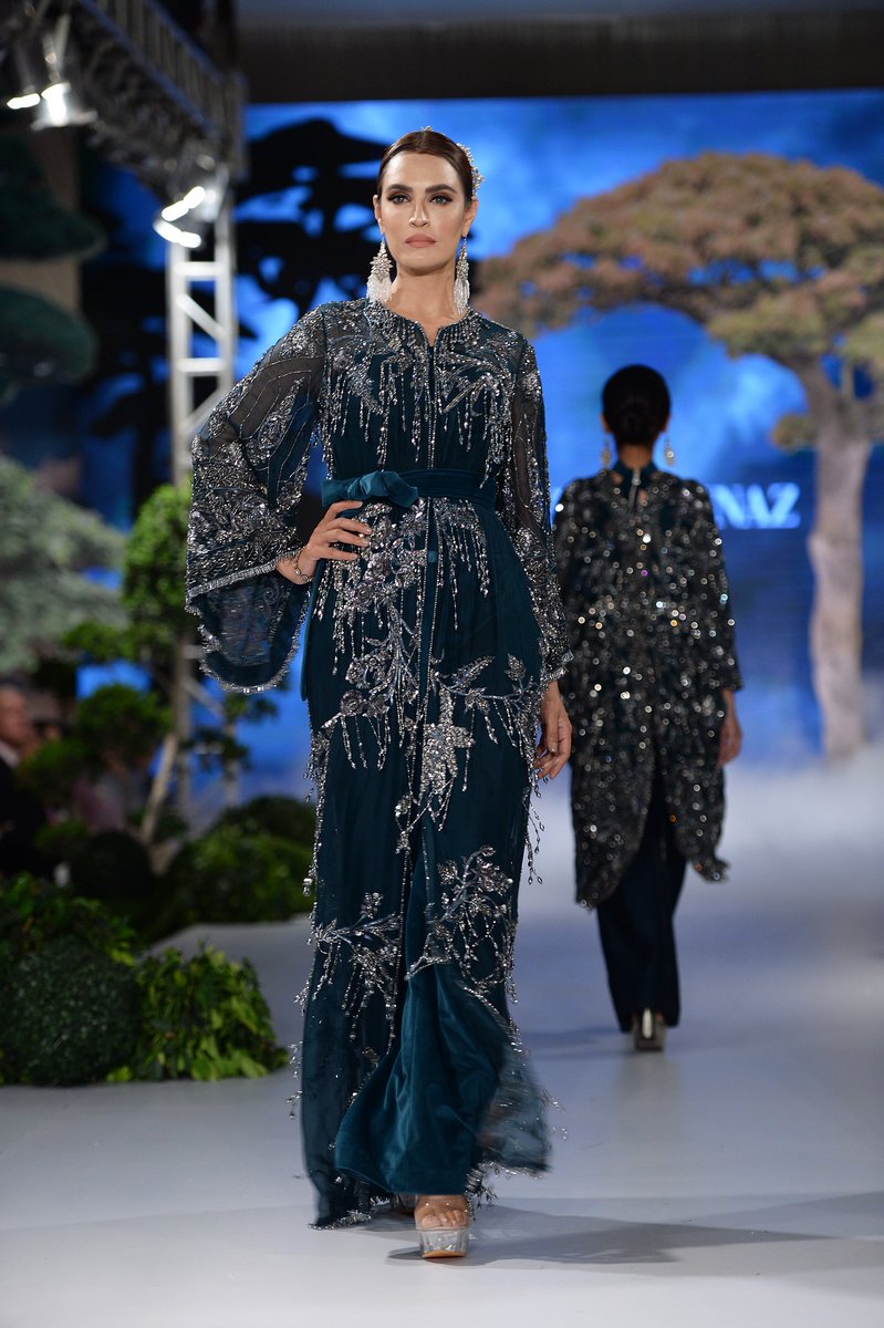 MediaSpringPk's tweet photo. @NADIAHUSSAIN_NH #Throwback to #FPW17 @NADIAHUSSAIN_NH walking for Sana Safinaz – Roses & Rue https://t.co/sNanGmzhIQ