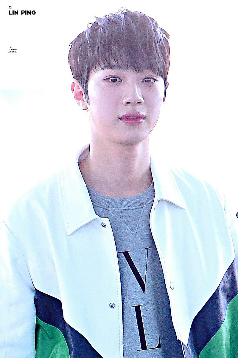 _LIN_PING_'s tweet photo. 180126 인공 출국

#워너원 #WANNAONE #라이관린 #LAIKUANLIN #赖冠霖 https://t.co/yjRjyoMFWA