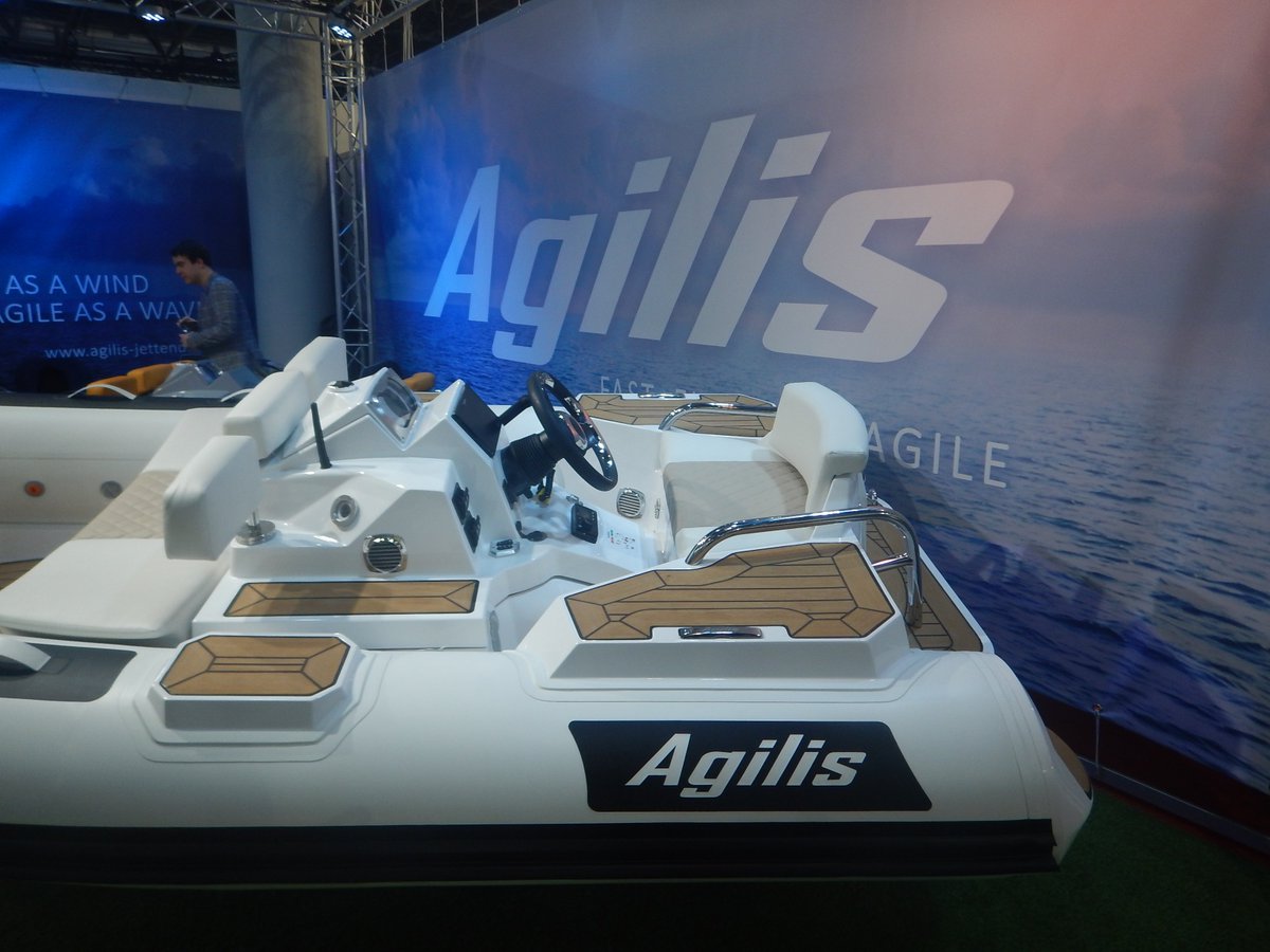 Wilks_UK's tweet photo. Dek-King in two colours on two Agilis Jet Tenders, which is your favourite? #boot18 #boatshow https://t.co/RtFCG3KPLb