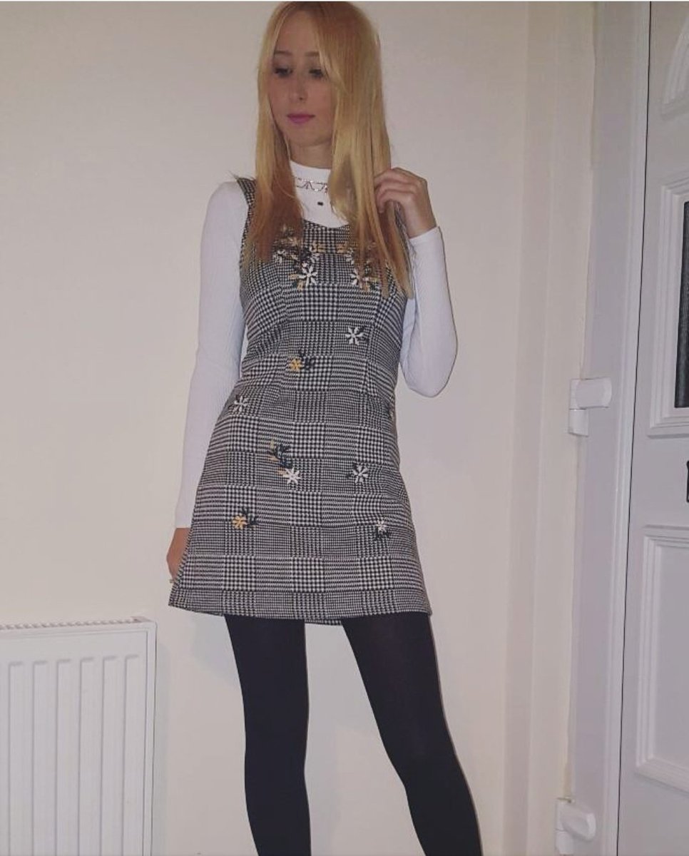 allthingspops's tweet photo. When you've gone from "skinny jeans and a nice top" to being obsessed with pinafore dresses "and a nice top" 🙊😂 #BloggerBabesRT #fashion #cluelessinspired https://t.co/n8UG13N3au