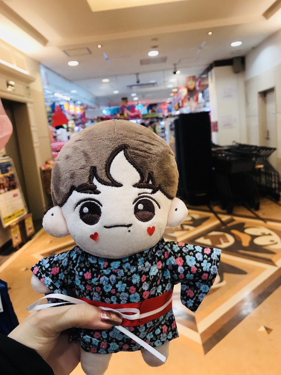idolanddoll's tweet photo. 둘째날 아침은 이치란 라멘집에서📸 리본이 빨간색이어서 그런지 테이블하고 잘어울렸다🙊 돈키호테에서 예쁘게 찍어주고 싶었는데💦 정신이 없어서 계산 중에 급하게 찍고😥 고속버스🚌 타고 다자이후로 이동중인 아가🧚‍♀️❣️ https://t.co/SxqFCPeE4w