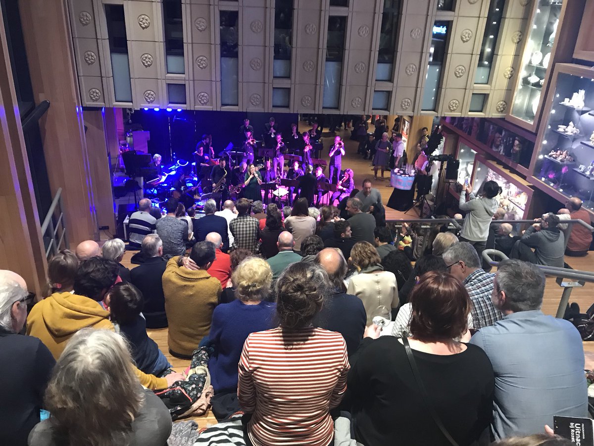 ArnhemDirect's tweet photo. Foto's: Eerste Arnhemse Uitnacht groot succes - https://t.co/3AdoDU12r6 #Arnhem #uitnacht https://t.co/JTCfPy3Dol