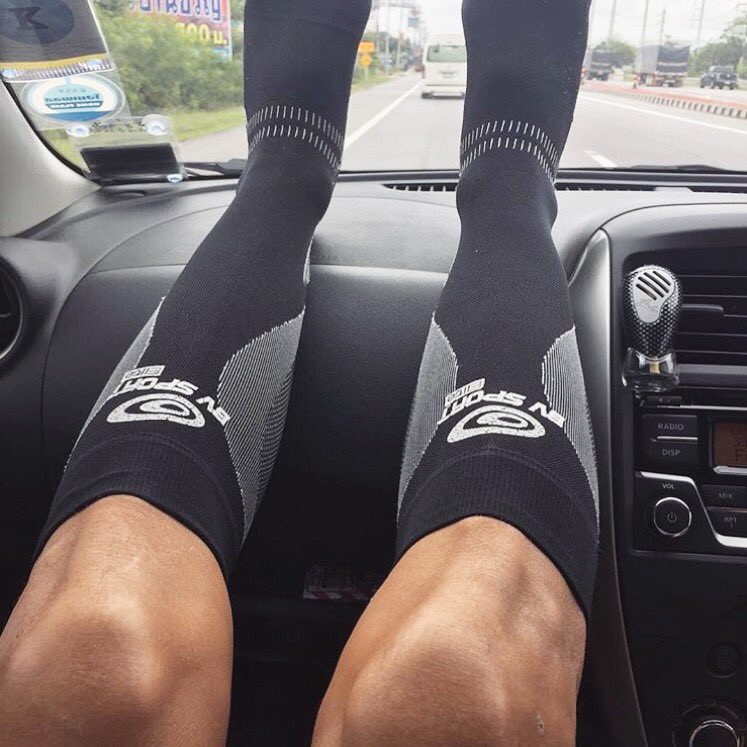 Bvsport_es's tweet photo. Ese momento que acabas tu entrenamiento del sábado, y de camino a casa te pones tus #ProrecupElite para acelerar tu recuperación, ¿en qué momento las usas? 👌 https://t.co/gOfGFC0vv7