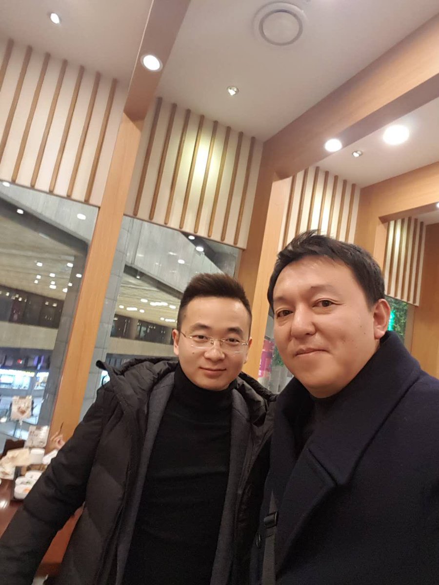 DeepBrainChain's tweet photo. CMO's meeting with Director of International Cooperation of Korea Blockchain Industry Promotion Association. Having a good time https://t.co/oxXIs3Kulx