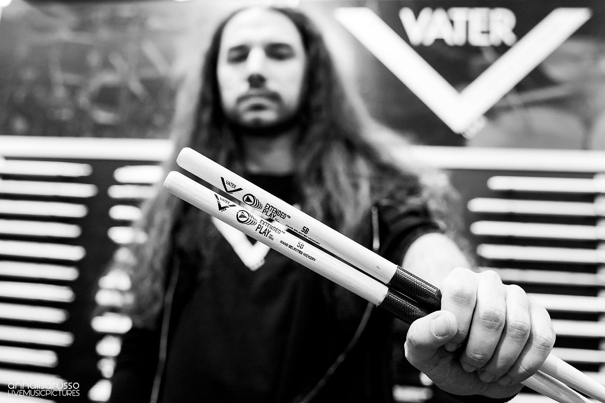 Directly from #namm2018 
The new Vater Extended Play drumsticks are amazing!!! Photo by <a href="/Annalisafoto/">Annalisa Russo</a>
#namm #vaterdrumsticks 
<a href="/VaterDrumsticks/">Vater Drumsticks</a>