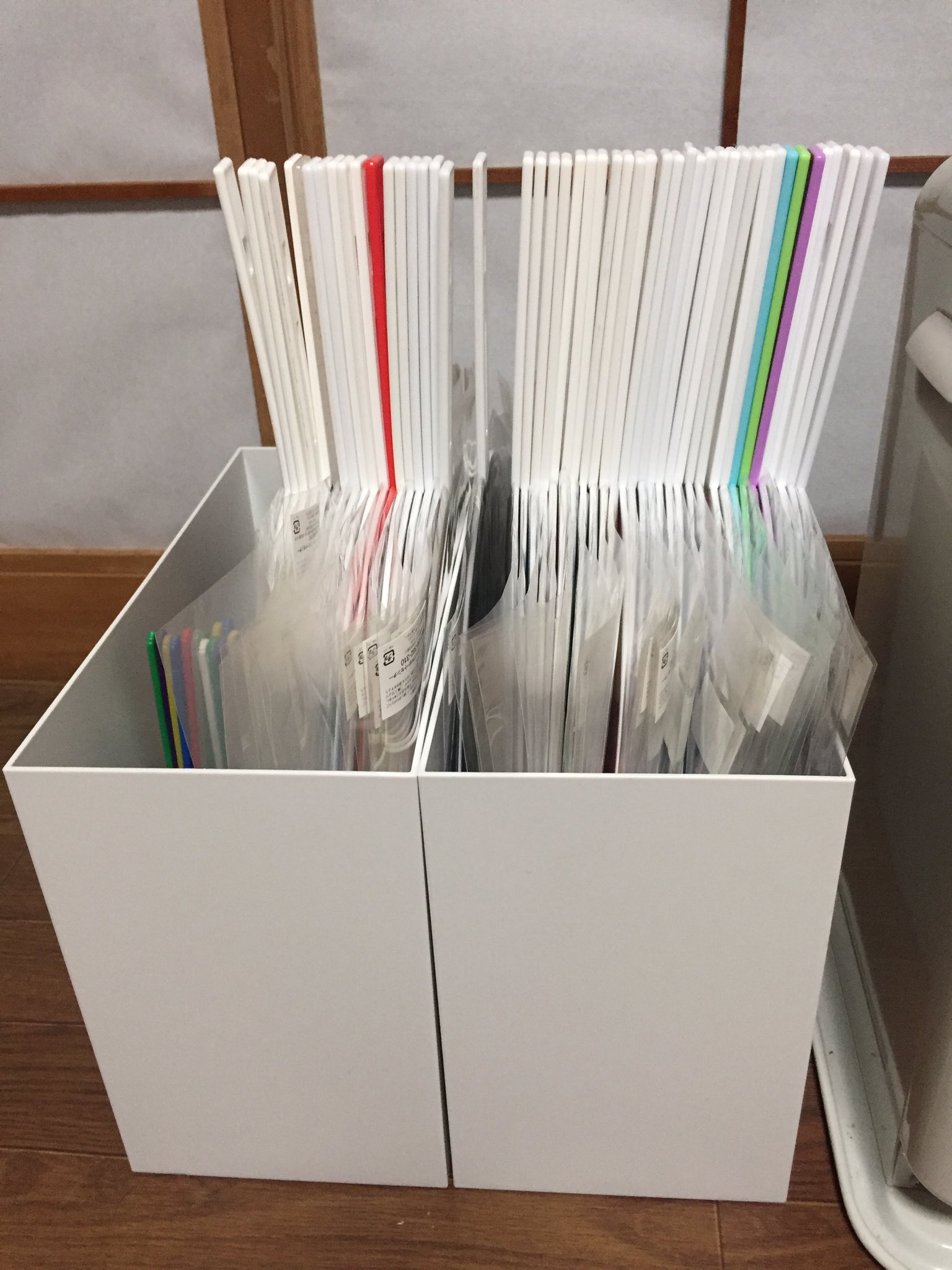みつこ ᐛ 無印のa4ファイルボックスがうちわ収納にぴったりすぎて感動している ひとつに30枚以上入るしビニールも折れない 天才