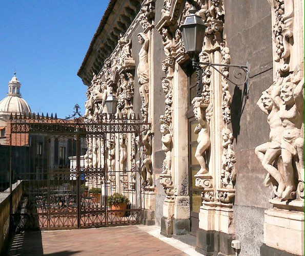 nawal1475's tweet photo. @Rositsme @VisitSicilyOP @mesupistravels @GuideMarcoPolo @Livio_Sicily Ristorante e Palazzo #Biscari #Catania #Sicilia https://t.co/XDjip7ZnyZ