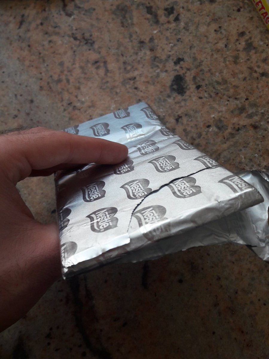 Ya podria venir el doble de chocolate y no de envoltorio xD