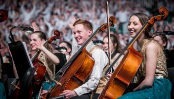 Good luck to <a href="/ValewoodPrimary/">Valewood Primary</a> &amp; 3000 other Merseyside schoolchildren performing with <a href="/cboiofficial/">PeaceProms</a> orchestra &amp;  @gregbeardsell #PeaceProms 2018 <a href="/EchoArena/">Liverpool Arena</a> Liverpool today 👍👨‍👧‍👦👩‍👧‍👦🎶🎤🎹🎷🎸🥁🎼