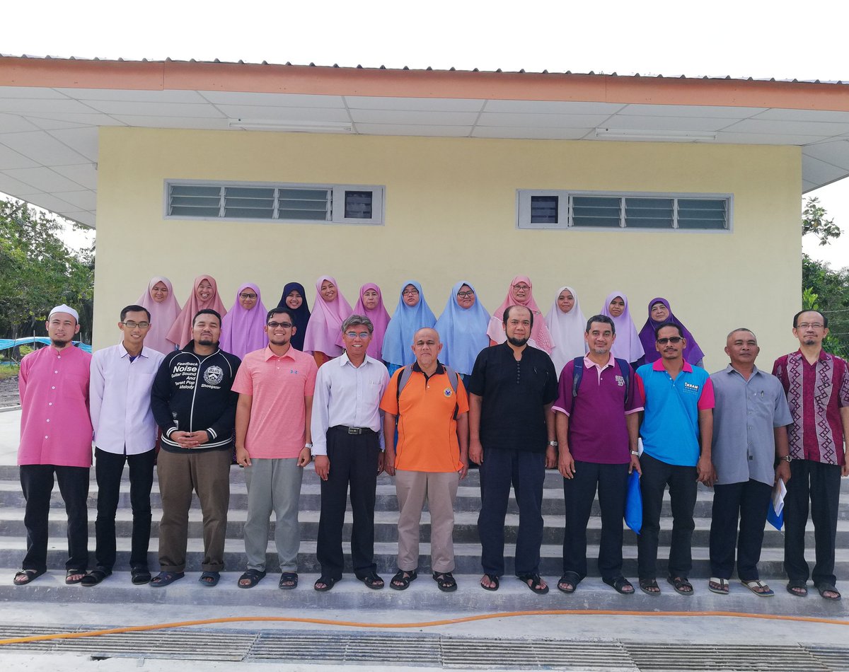irfanmasiri's tweet photo. Terima kasih Prof Dr. Shahrin sebab bantu SRIHBP merangka perancangan strategik.
Semoga SRIHBP mampu melangkah lebih jauh kehadapan.
#SRIHBP https://t.co/FhKRsTOU2t