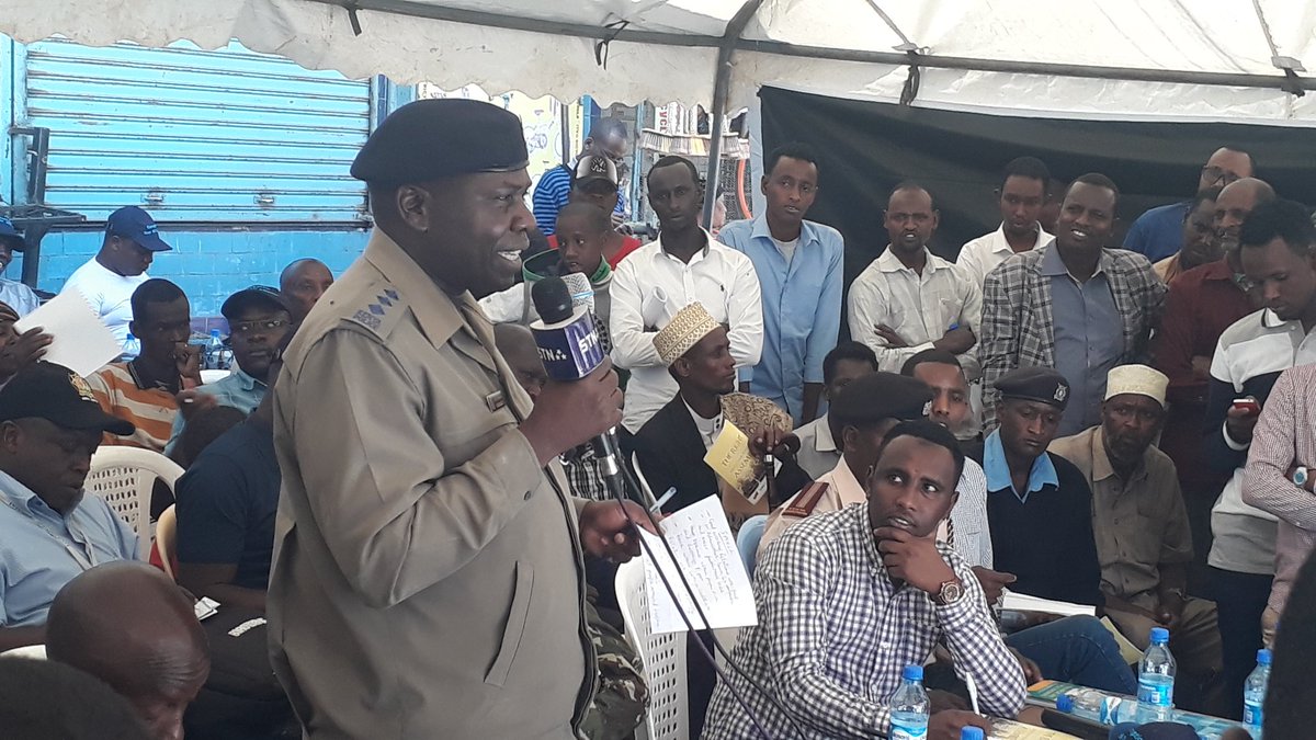 Dayga_Ali's tweet photo. #Nairobi sarakil ka socotay taliska saldhiga boliska xaafda #Islii o mel fagara ah ku la hadlayay dad ka deganka aye u sheegen hadi ey boliska qabtan in eysan bixin wax lalush ah. #PanganiPoliceStation https://t.co/9CTiodgD9r