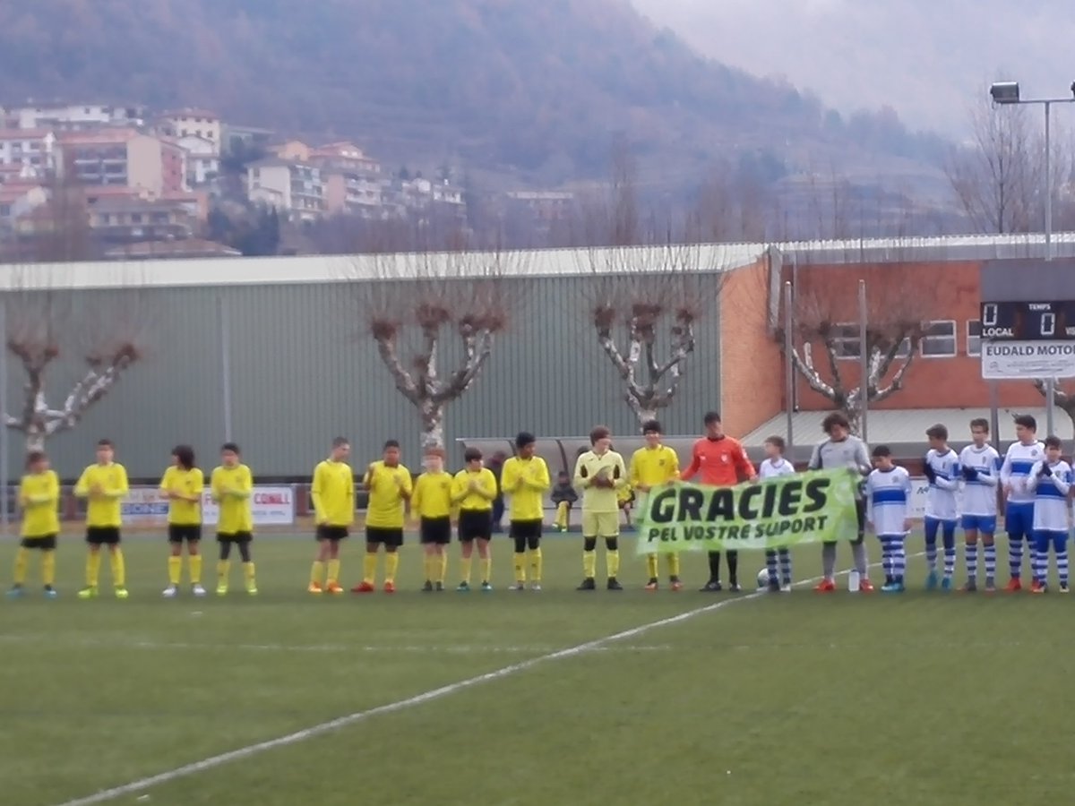 davidma20424569's tweet photo. #efutbolripolles infantil A 0- Valles A 1, otro partido q merecemos mas y se escapa injustamente,#nuncadejesdecreer https://t.co/v770KfrTPK