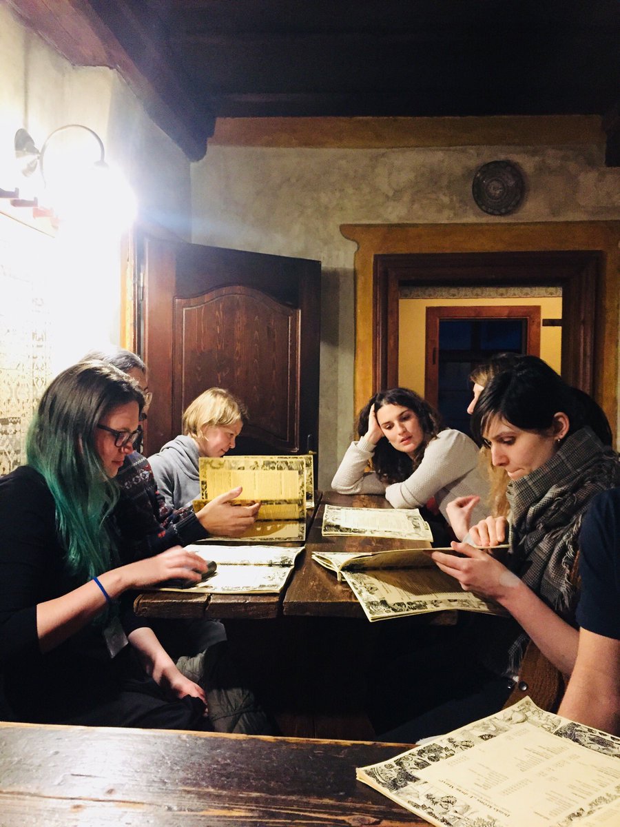 AlbinaIcelander's tweet photo. AncientDNA dinner in U dwau Maryí. Bohemian feast and mead #wpsg2018 #evomics2018 #aDNA https://t.co/4EvAuUsAKu