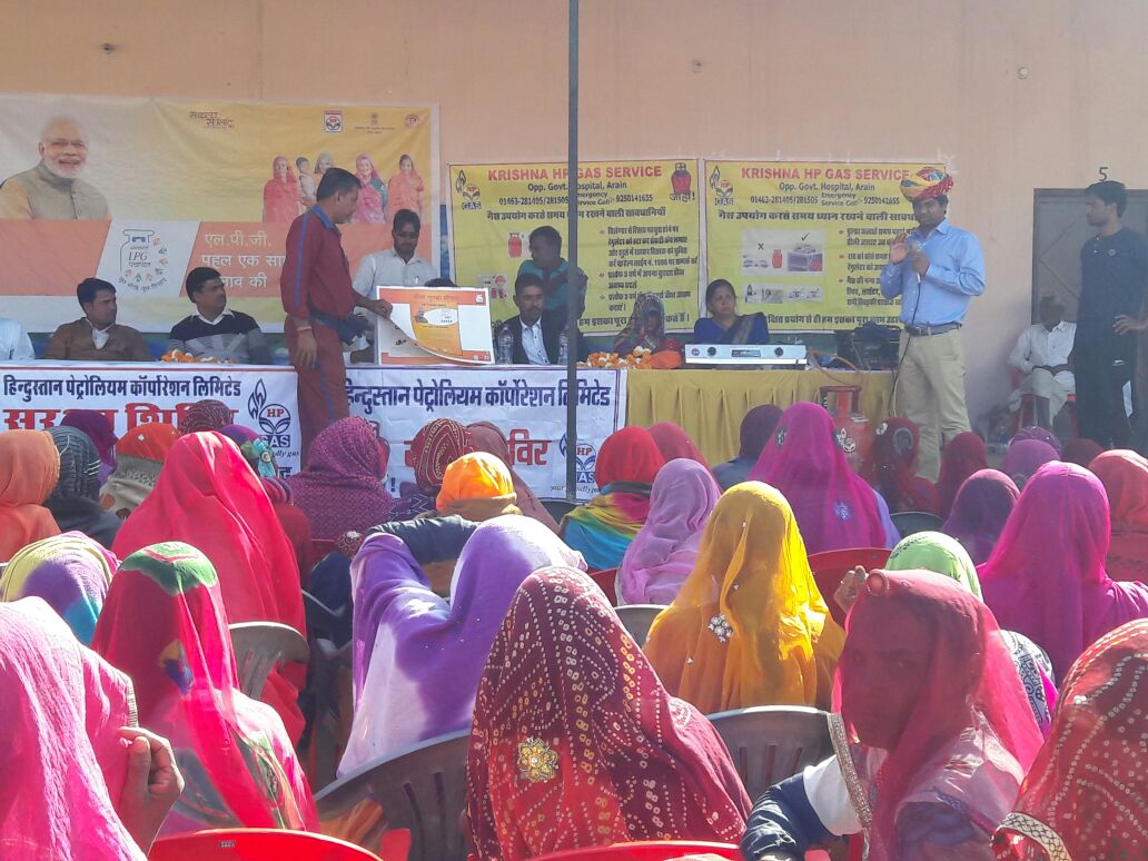 PankajHpcl's tweet image. LPG Panchayat conducted at Vill: Sursura, Ajmer, Rajasthan. 
  @HPCL @PMUjjwalaYojana @ajitsingh1961 @MustyalwarShyam @AshutoshJindalS