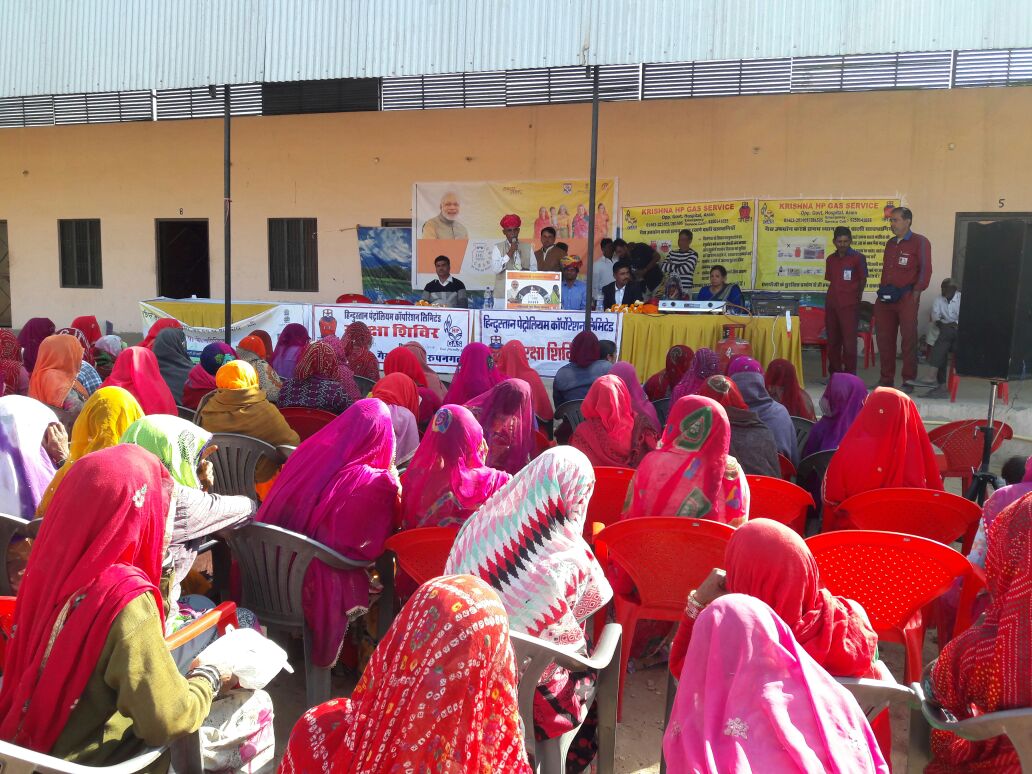 PankajHpcl's tweet image. LPG Panchayat conducted at Vill: Sursura, Ajmer, Rajasthan. 
  @HPCL @PMUjjwalaYojana @ajitsingh1961 @MustyalwarShyam @AshutoshJindalS