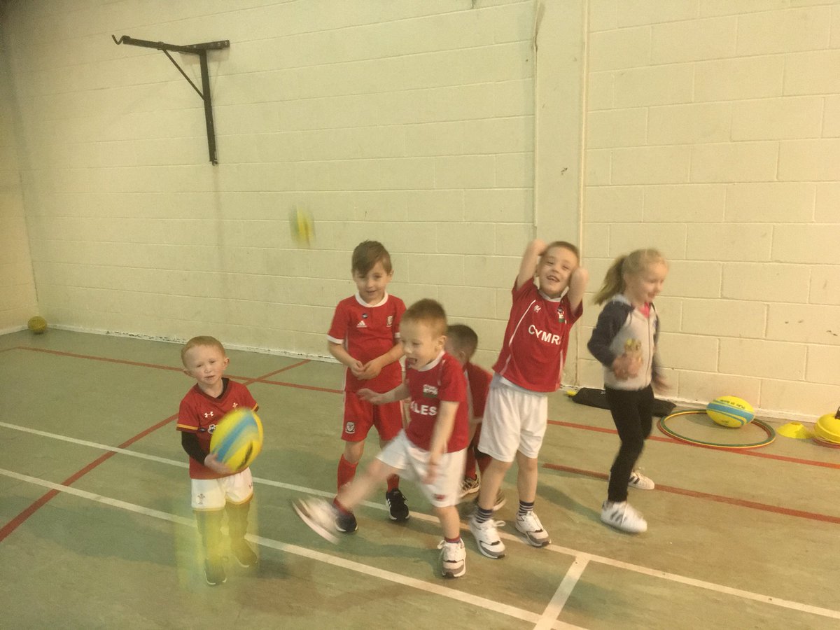 playitrugby's tweet photo. Pictures from today’s toddler session, no rain was stopping this bunch from turning up😊 #playitrugbytoddlers #toddlersrugby #rugbytots #totsrugby https://t.co/ql26XVAkTQ