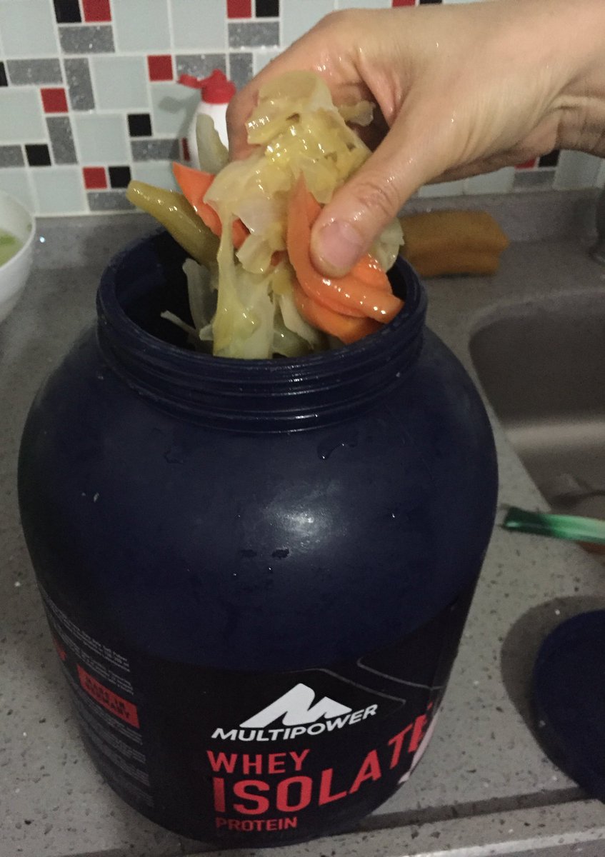 Protein tozu kabına turşu doldurmak..