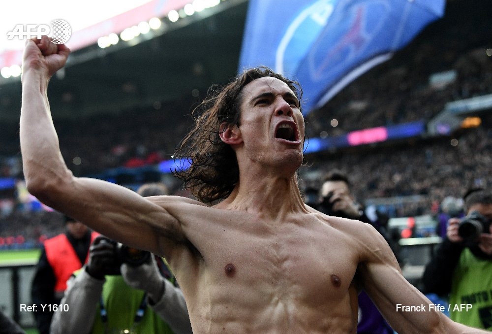 afpfr's tweet image. Edinson Cavani devient le meilleur buteur de l'histoire du PSG en marquant contre Montpellier son 157e but sous les couleurs parisiennes #AFP