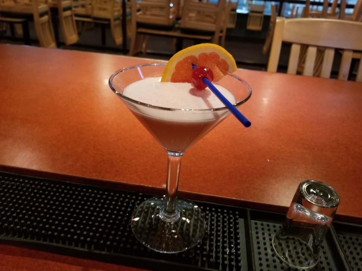 crannybartender's tweet photo. Pods were a success. Pink cloud featured tonight #coyotejacks #pinktherink #kootenayice #antibullying #realmenwearpink https://t.co/ZHTWGk7mbt