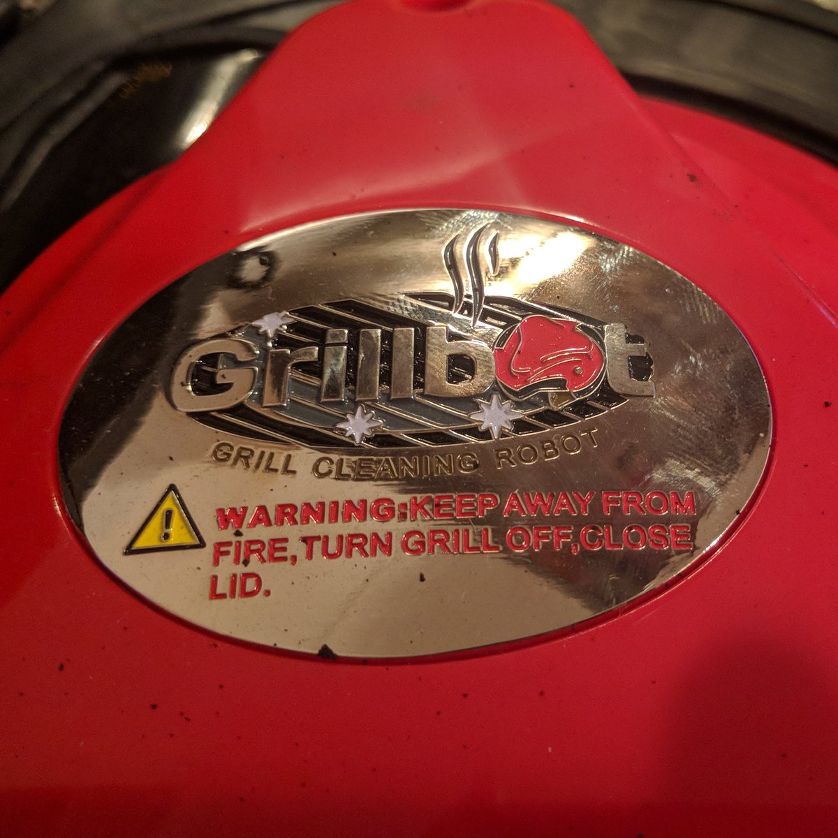 MattandCat's tweet photo. It's January, so naturally we're at a barbecue. Host @b33rdy is such a pro-griller he doesn't need wire wool from @TryHurstFirst to clean his BBQ - he's got #Grillbot! https://t.co/pczROsM7WT