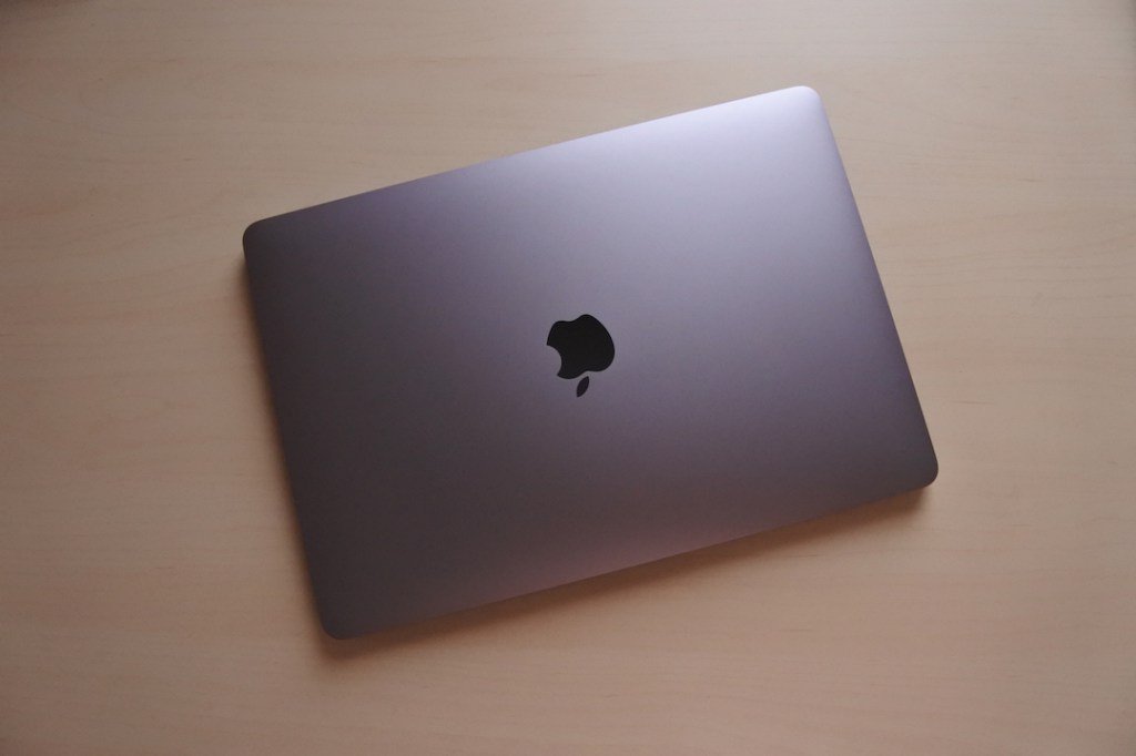 evidriesen's tweet photo. Macbook Pro met touch bar, mijn nieuwe laptop! https://t.co/fbfegnSDjy https://t.co/sJRtP9TlA1