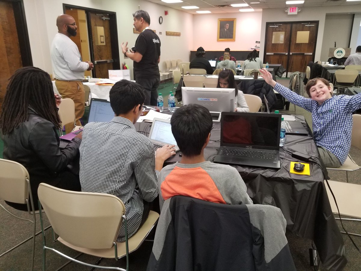 spaul6414's tweet photo. These middle schoolers are working hard on their project. #TMCCCHack @TMCCCHack https://t.co/2EGuBqblAi