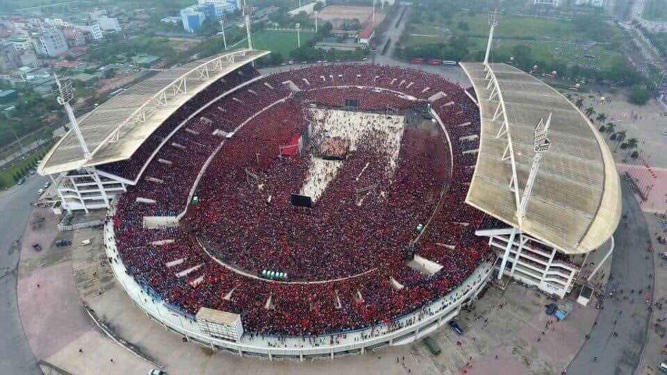 footballbentan's tweet photo. When the nation is behind its football team. This is Football. Build on its success. 🇻🇳⚽️ https://t.co/XwcEMj9qpN