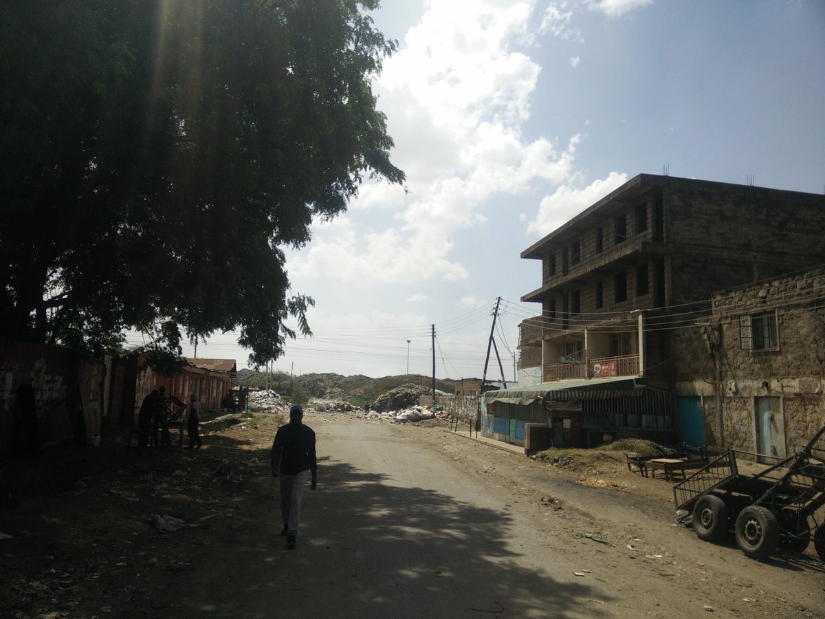 Maskani254's tweet photo. The Dandora landfill is not only a sore sight, but residents are concerned that children in the many schools alongside it are falling sick. #UsawaFestival #DandoraToDavos https://t.co/ysVc79x6Aq