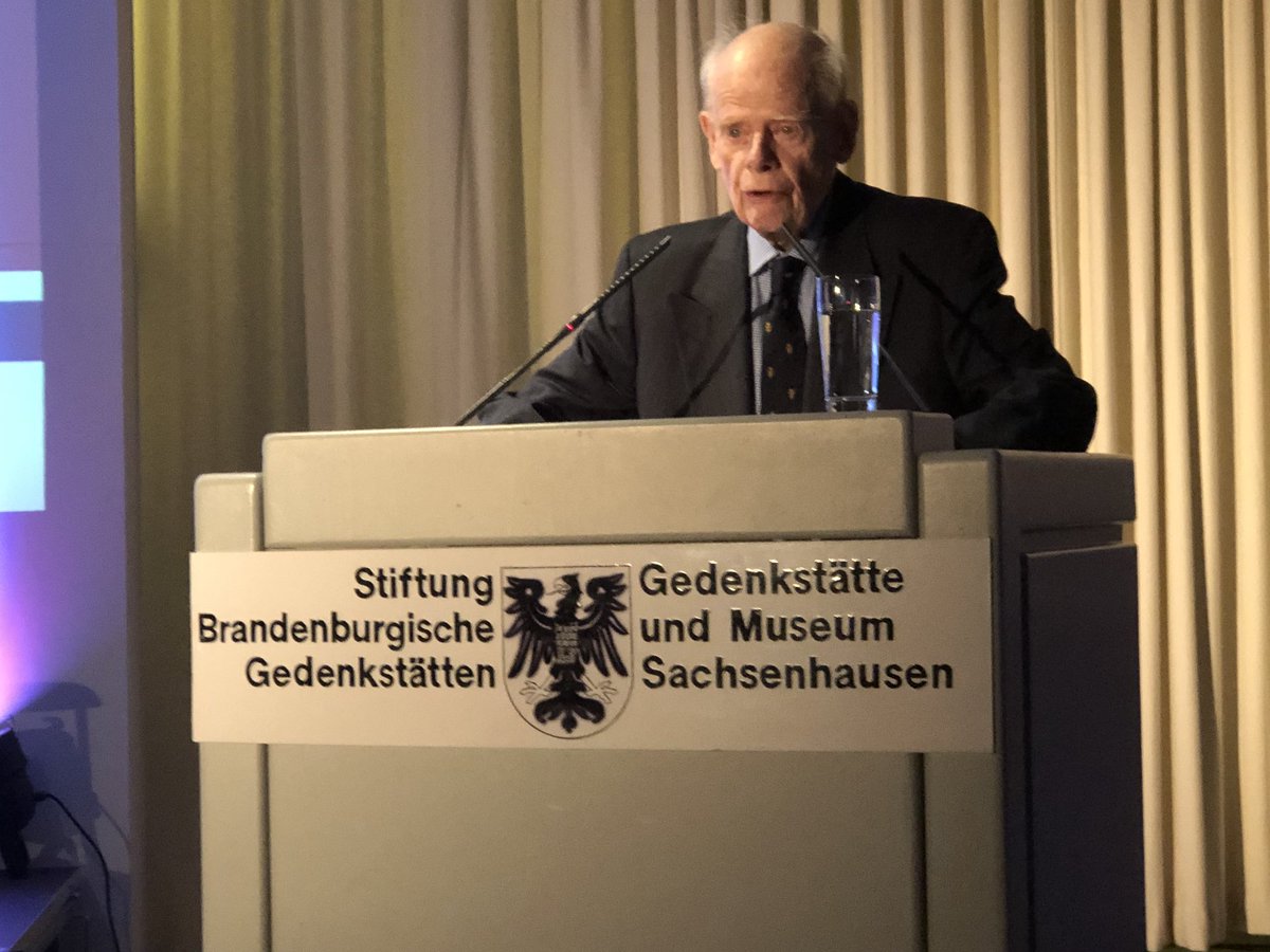 Heute: Gedenktag für die Opfer des #Nationalsozialismus. Mehr als 2500 🇳🇴 Norweger waren im KZ Sachsenhausen inhaftiert. Bernt Lund (93) hat das überlebt und war heute dabei. #weremember #Holocaustgedenktag <a href="/Utenriksdept/">Utenriksdepartementet</a>
