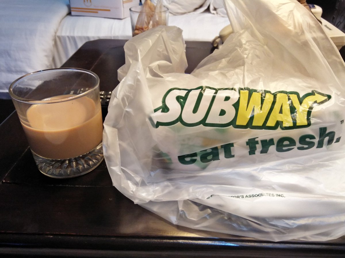 mirhamza_k's tweet photo. Mere jeenay ki waja tum hoooo 😀
#Subway with #Chaye https://t.co/DRvrwJwkig