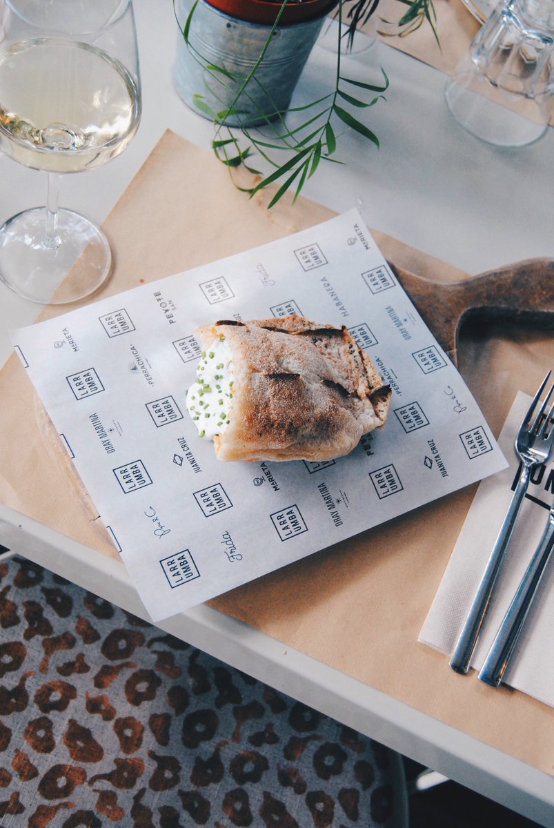 Que sea el favorito de Samantha de España dice mucho de este emparedado hindú
de pan de pita y pollo tandoori 😌😏
#PipaAndCo #GrupoLarrumba