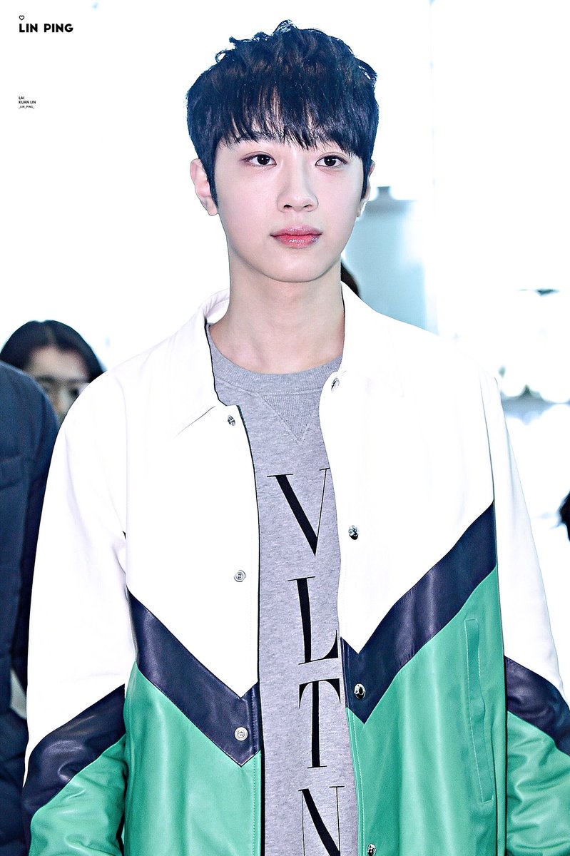 _LIN_PING_'s tweet photo. 180126 인공 출국

🙂

#워너원 #WANNAONE #라이관린 #LAIKUANLIN #赖冠霖 https://t.co/6d6ClVyO37