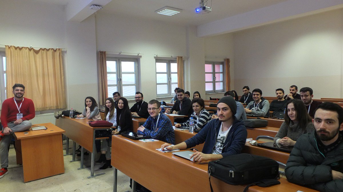 ab2018karabuk's tweet photo. Akademik Bilişim 2018'de Kurs Heyecanı Başladı... https://t.co/f0jrLIlP5s
